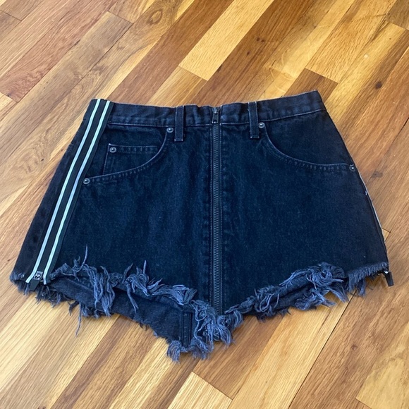 Carmar Women’s Black Denim Zip Front Skirt Size 26 - Picture 1 of 9
